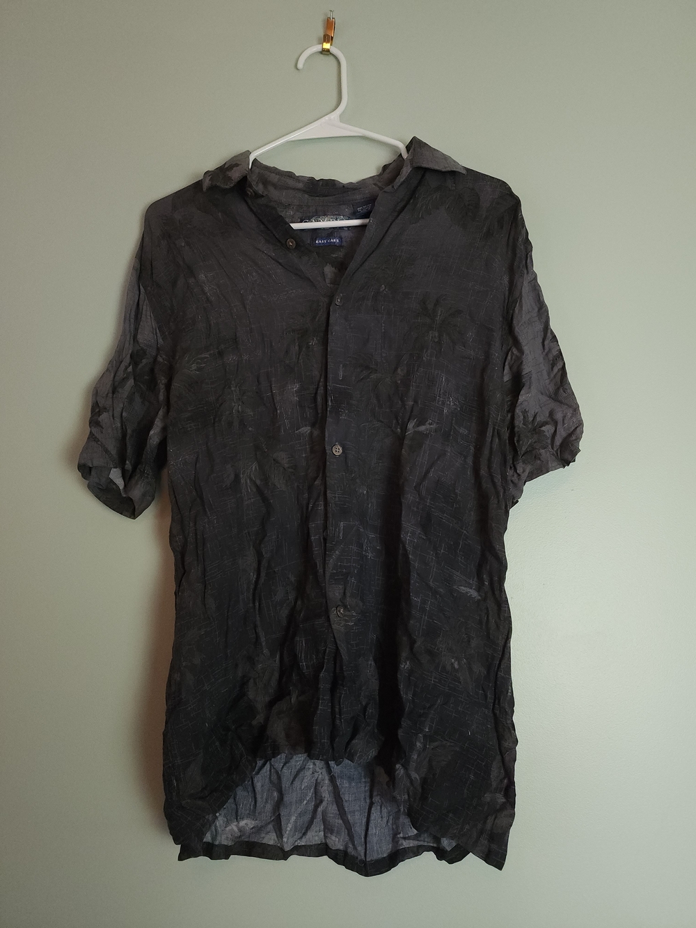 Men's Short-Sleeve Button-Down Shirt in Charcoal Gray